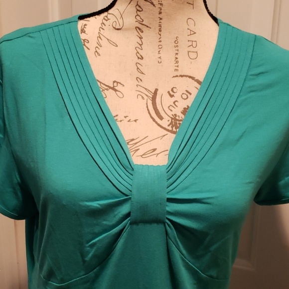 Ladies top - Picture 2 of 3